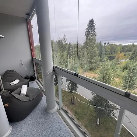 Kattohuoneisto Luonnon Keskellae Apartament *